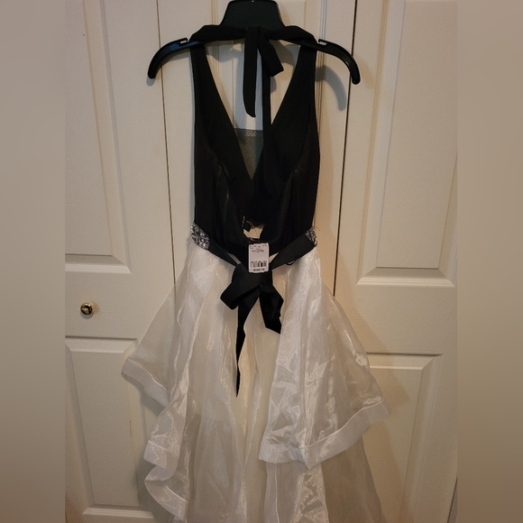 Black and White Gown - Picture 2 of 4